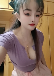 胸大肤白纯天然，身材火辣的小姐姐