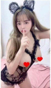 胸大肤白纯天然，身材火辣的小姐姐